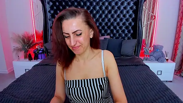 Snapshot of Rebecca_Diamond chatting on 04-26-26, 05:49 Rebecca Diamond online show from 04-26-26, 05:49