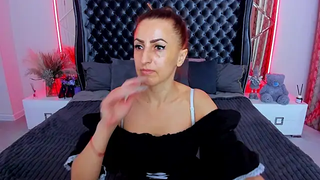 Snapshot of Rebecca_Diamond chatting on 05-19-26, 05:47 Rebecca Diamond online show from 05-19-26, 05:47