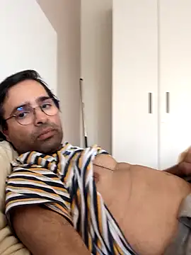 Snapshot of Azad64 chatting on 06-08-26, 11:10 Azad64 online show from 06-08-26, 11:10