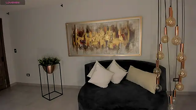 AbellaCroft online show from 11-17-25, 01:06