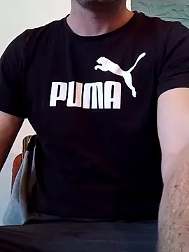 Snapshot of Rolandxxxr chatting on 02-05-25, 08:32 Rolandxxxr online show from 02-05-25, 08:32