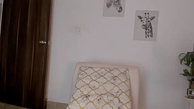 Hanna Risso online show from 10-15-25, 06:19