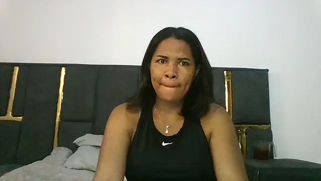 Snapshot of aleixane chatting on 10-26-25, 01:39 aleixane online show from 10-26-25, 01:39