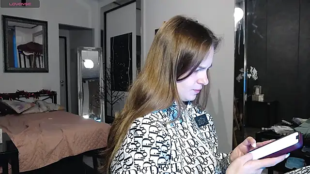 CindyJonson online show from 12-17-25, 06:19