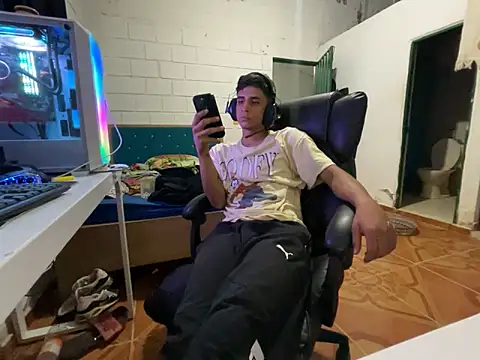 Max TheHorseDick online show from 04-04-26, 04:00