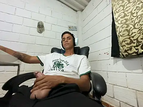 Max TheHorseDick online show from 07-23-26, 04:43