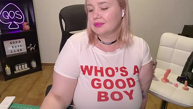 Snapshot of MargotGrey chatting on 05-31-26, 06:09 MargotGrey online show from 05-31-26, 06:09
