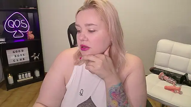 Snapshot of MargotGrey chatting on 06-02-26, 08:05 MargotGrey online show from 06-02-26, 08:05