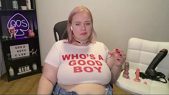 Snapshot of MargotGrey chatting on 06-07-26, 07:17 MargotGrey online show from 06-07-26, 07:17