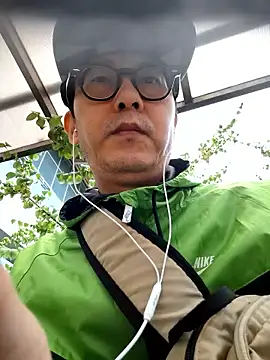 Snapshot of Ssk10N chatting on 10-11-25, 08:13 Ssk10N online show from 10-11-25, 08:13