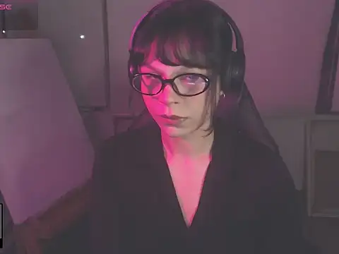 Snapshot of alien__show chatting on 03-09-26, 03:21 alien show online show from 03-09-26, 03:21