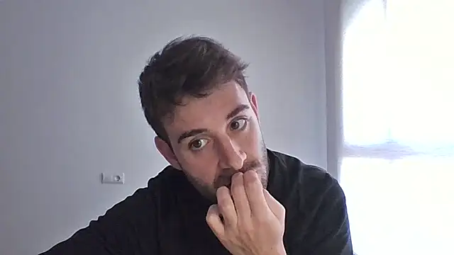 Snapshot of vargas90 chatting on 02-23-26, 12:02 vargas90 online show from 02-23-26, 12:02