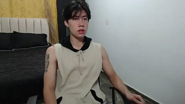 Snapshot of Elio-cam chatting on 12-11-24, 08:47 Elio-cam online show from 12-11-24, 08:47