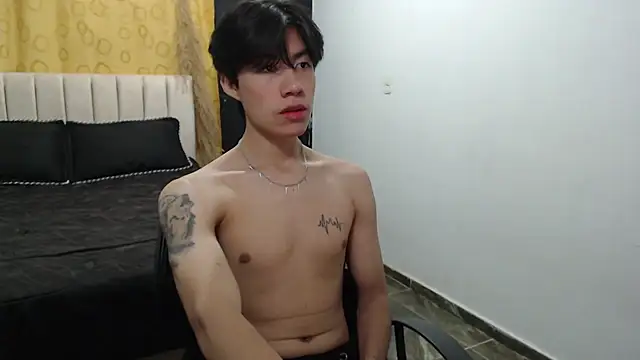 Snapshot of Elio-cam chatting on 12-19-24, 08:02 Elio-cam online show from 12-19-24, 08:02