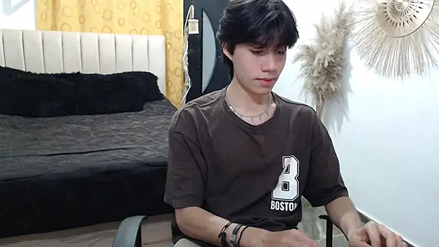 Snapshot of Elio-cam chatting on 05-27-26, 02:30 Elio-cam online show from 05-27-26, 02:30