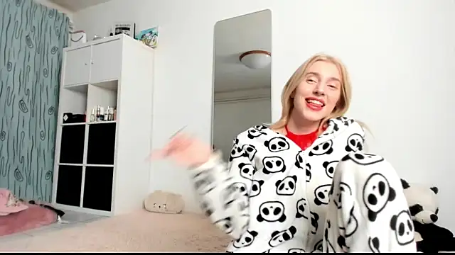 KenzieDawton online show from 01-23-25, 05:13