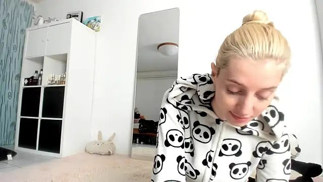 KenzieDawton online show from 10-13-25, 06:24