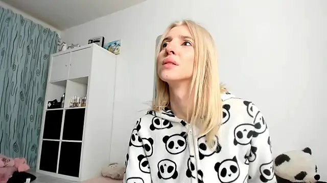 KenzieDawton online show from 10-24-25, 03:36