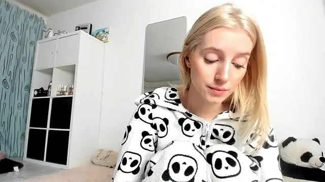 KenzieDawton online show from 10-26-25, 04:29