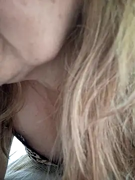 Snapshot of sua_sub_ chatting on 11-23-25, 03:34 sua sub online show from 11-23-25, 03:34