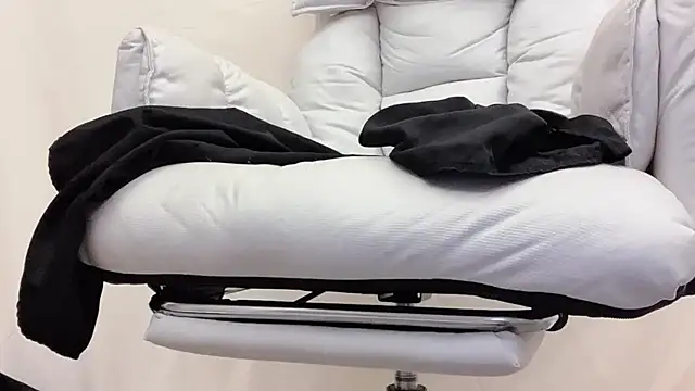 Snapshot of Tw_Zoella chatting on 02-05-26, 03:05 Tw Zoella online show from 02-05-26, 03:05