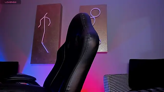 Snapshot of LindseyCox chatting on 10-17-25, 04:15 LindseyCox online show from 10-17-25, 04:15