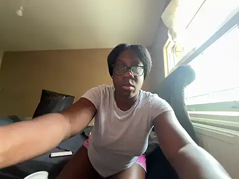 Snapshot of blacksexybeauty31 chatting on 06-26-26, 12:20 blacksexybeauty31 online show from 06-26-26, 12:20