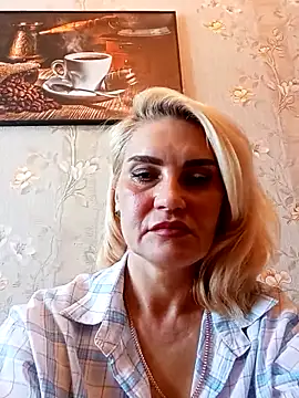 Snapshot of JennyOMay chatting on 04-27-26, 03:59 JennyOMay online show from 04-27-26, 03:59