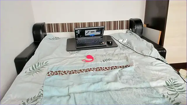 Snapshot of sweet-tinqerbell chatting on 06-07-26, 11:58 sweet-tinqerbell online show from 06-07-26, 11:58