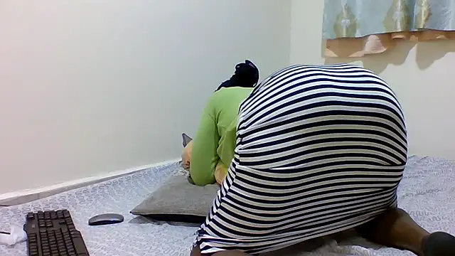 sweetelle09 online show from 04-19-26, 07:38