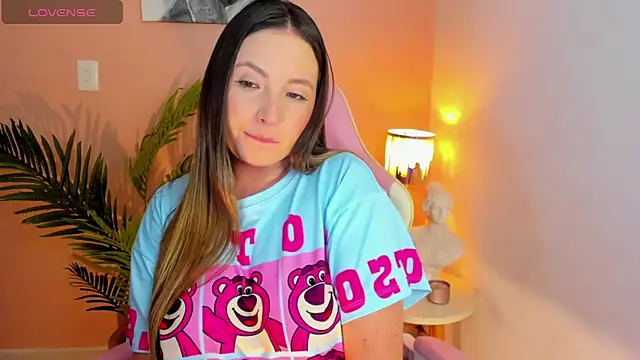 Snapshot of HannaMiller_1 chatting on 06-20-26, 06:27 HannaMiller 1 online show from 06-20-26, 06:27
