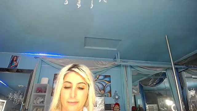 ADRIANNA FOX online show from 04-19-26, 08:13