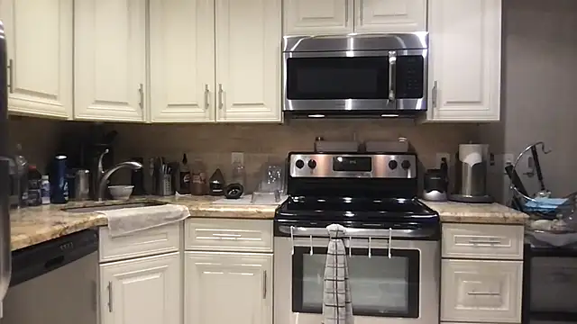 BigGuyMuscle online show from 09-28-25, 01:44