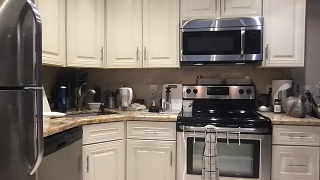 BigGuyMuscle online show from 10-01-25, 05:19