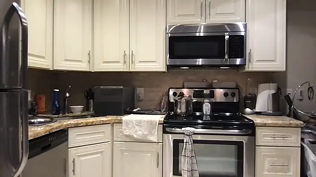 BigGuyMuscle online show from 10-31-25, 05:52