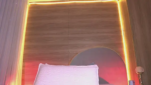 Snapshot of alexaa_walker chatting on 05-14-26, 12:01 alexaa walker online show from 05-14-26, 12:01
