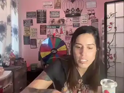 latinacubana online show from 12-23-24, 05:11