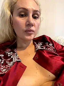 YourBlondee online show from 10-29-25, 03:31