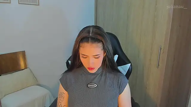 Snapshot of iriswest_ chatting on 12-10-24, 11:19 iriswest  online show from 12-10-24, 11:19