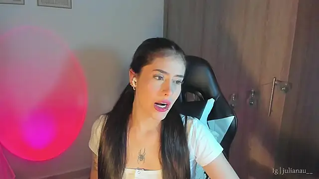 Snapshot of iriswest_ chatting on 01-15-25, 01:45 iriswest  online show from 01-15-25, 01:45