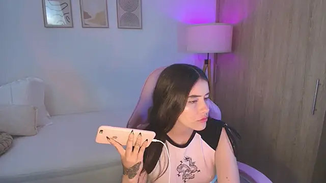 Snapshot of iriswest_ chatting on 10-14-25, 12:44 iriswest  online show from 10-14-25, 12:44