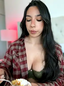 LoveLillyy online show from 12-17-25, 07:20