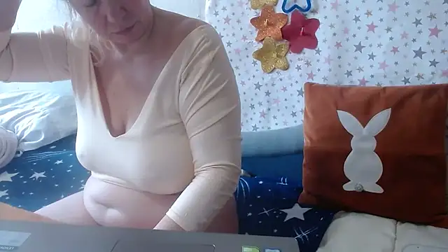 QueenLana online show from 04-04-26, 07:17