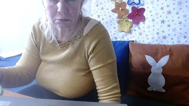 Snapshot of QueenLana chatting on 04-23-26, 12:29 QueenLana online show from 04-23-26, 12:29