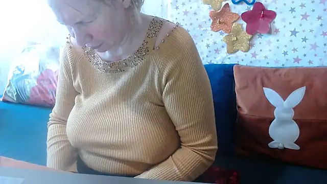 Snapshot of QueenLana chatting on 06-02-26, 07:54 QueenLana online show from 06-02-26, 07:54