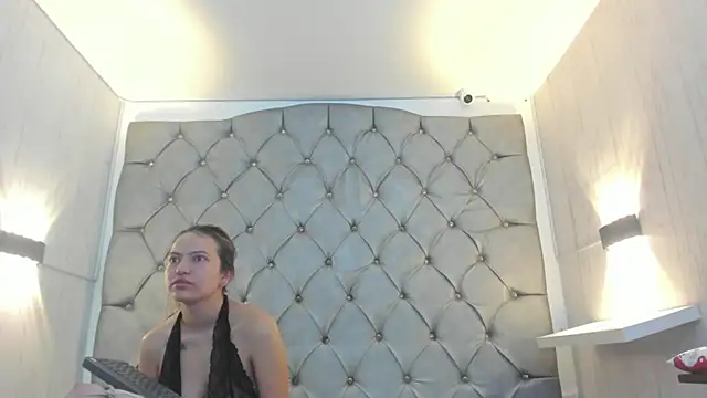 danaythamara1 online show from 02-12-25, 08:40