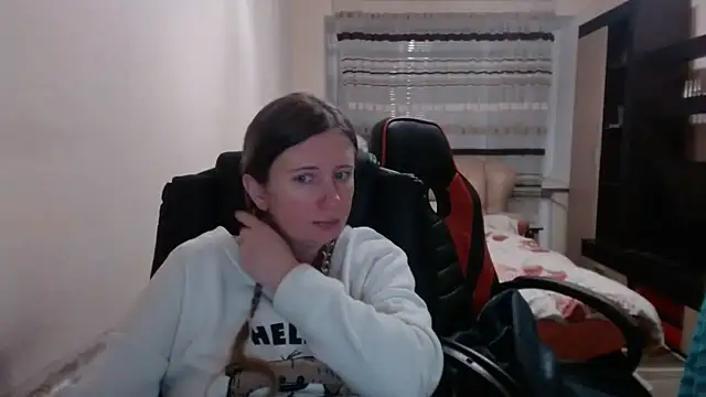 PeterAndJen online show from 03-11-25, 05:35