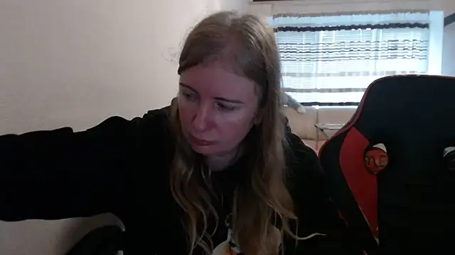 PeterAndJen online show from 11-21-25, 08:24