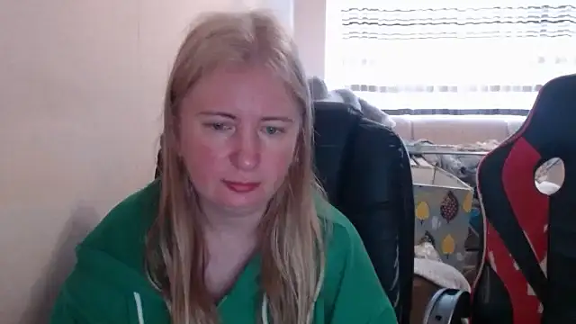 PeterAndJen online show from 04-21-26, 05:25