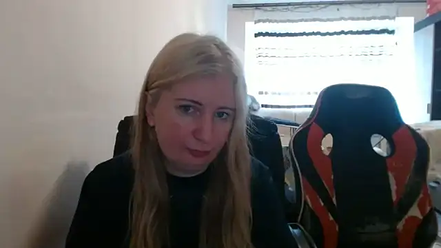 PeterAndJen online show from 06-06-26, 07:02